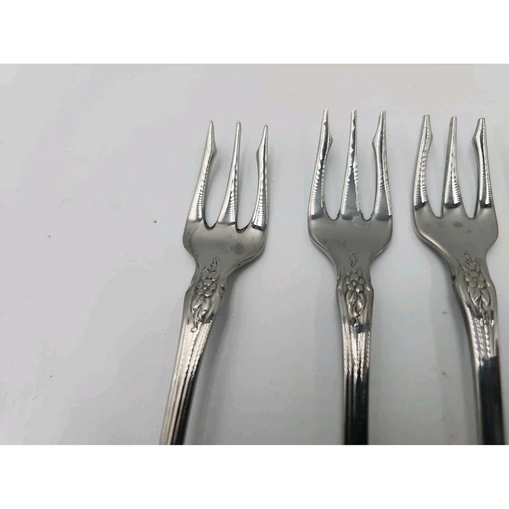 Oneida Stainless Steel Set Of 11 Cocktail Shrimp Forks Raphael Pattern